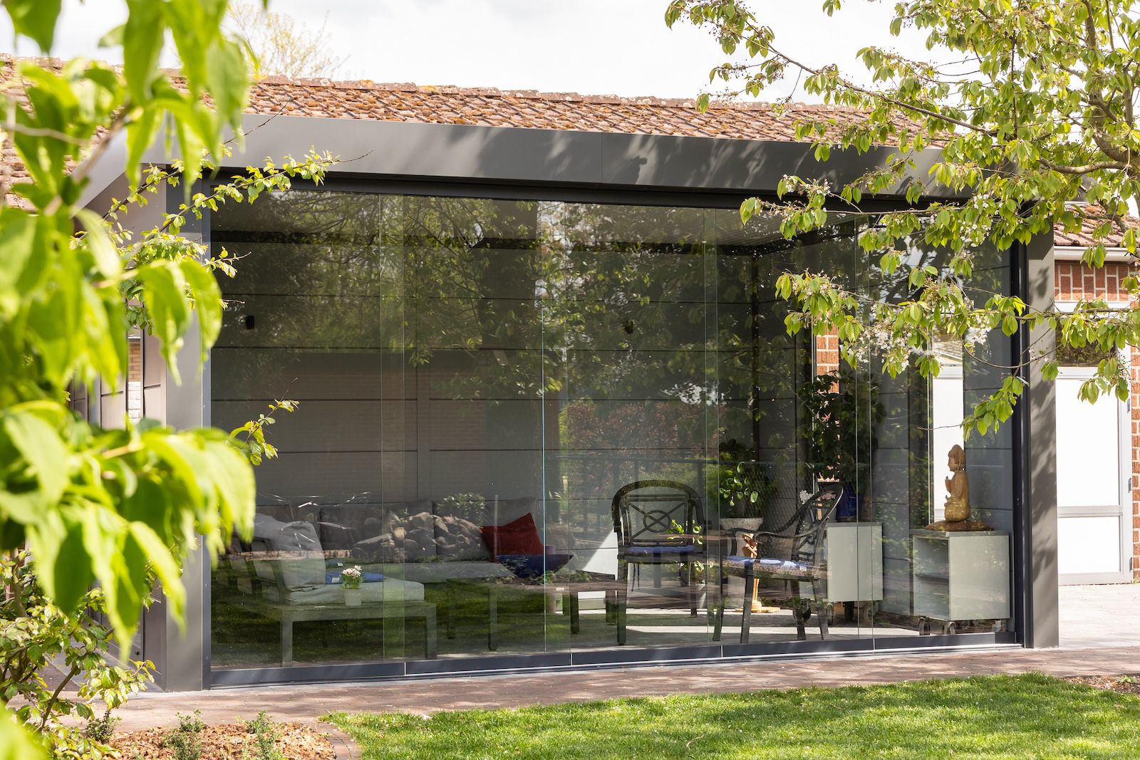 Crystal-clear outdoor space
